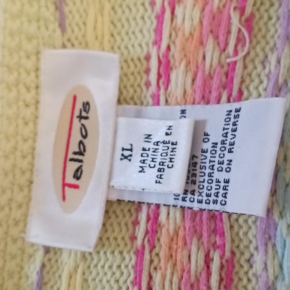 ****Vintage Talbots Light Green Patterned Button … - image 4